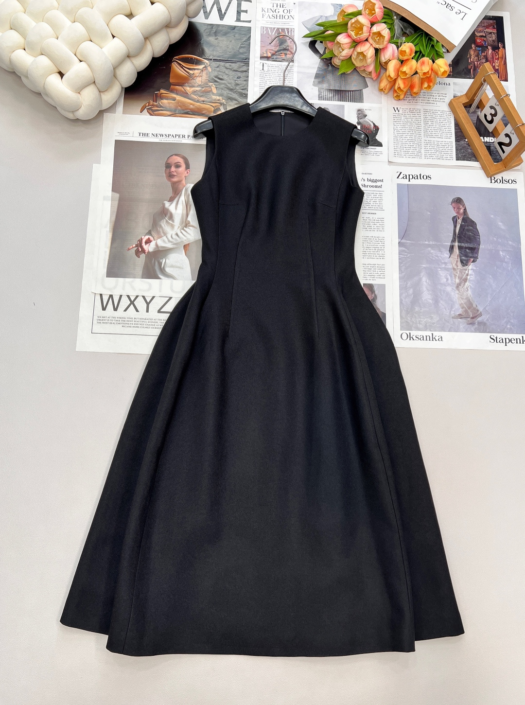 NO:483092,DIOR's new flower bud sleeveless waist-hugging long vest dress This daily and high-end skirt will really make people fall in love with the embellishment and decoration of the skirt without other accessories, which can also look very good!  High-quality quality!  It feels extremely relaxed and comfortable when worn on it~ The waist is slightly tightened on both sides!  The upper body creates a visual effect of thin waist~ The hem of the skirt has a little bit of a princess flower bud and a slight three-dimensional bulge!  The upper body shows high-end temperament while showing a bit of a girlish playful feeling!  It is a single item that will never go out of date if it has been kept in the wardrobe for several years!  Three colors out... Size sml code, dior, skirts, alexander wang19860909DIOR新款花苞无袖收腰长款背心连衣裙 这种日常又高级的裙子 真的会让人反复爱上裙身没有其他辅料的点缀装饰也可以很好看！ 高质感的品质！ 柔韧而挺阔穿上它身上感到无比放松和舒适～ 腰部两边做了微收腰设计！ 上身就打造出腰细的视觉效果~ 裙摆有点公主花苞裙的感觉微微的立体蓬起！ 上身高级显气质的同时又有点少女的俏皮感！ 是放在衣柜好几年都不会过时的单品！三色出… 尺码sml 编码,,dior,skirts,alexander wang,Women's clothing