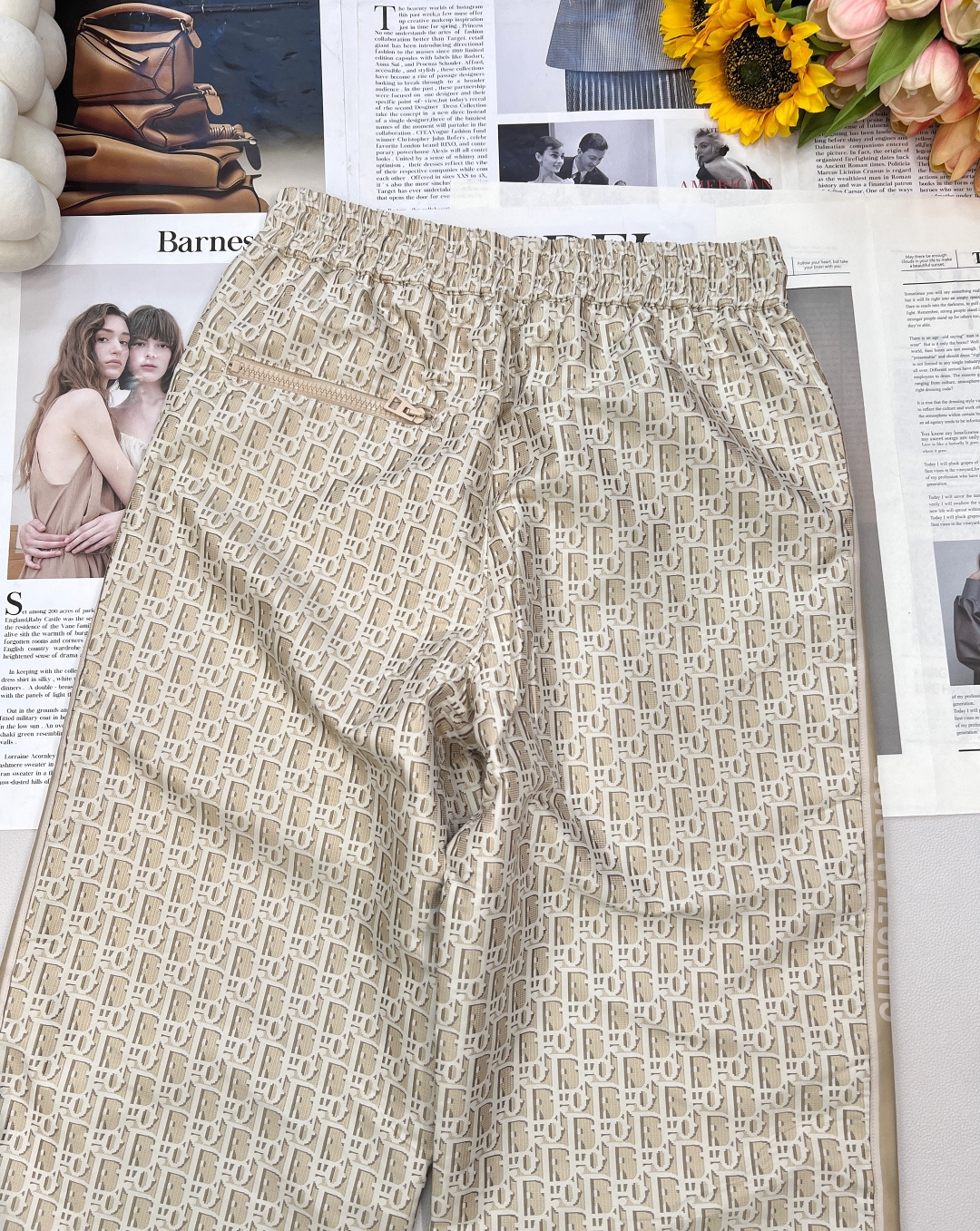 🆕DIOR新款迪奥老花长裤 ，时髦与舒适并存，一眼沦陷的迪奥老花长裤，绝对是衣橱里的宝藏单品！标志性的迪