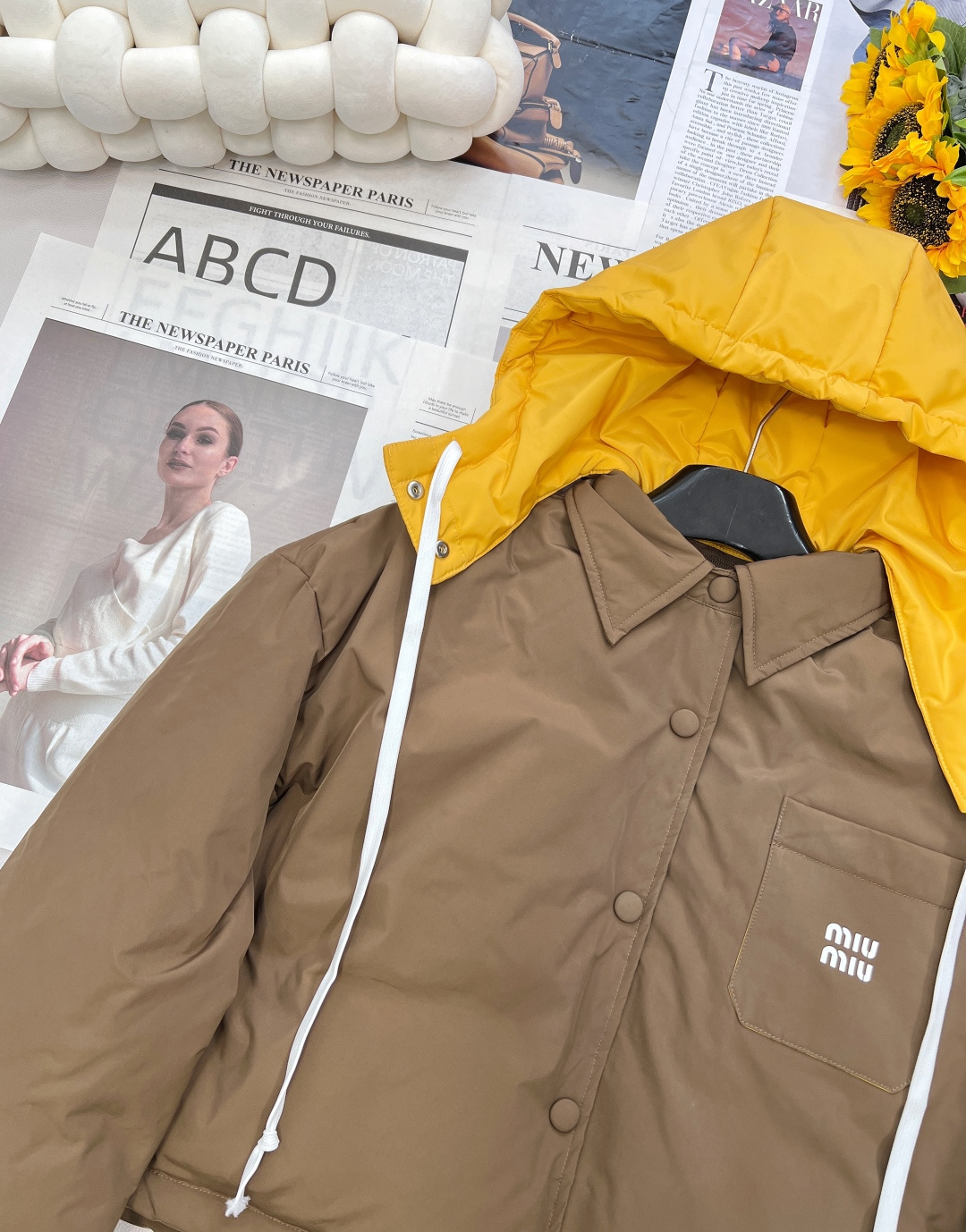 🆕Miumiu2025新款可拆卸撞色连帽羽绒外套，定制YB进口防风尼龙材质 质感光泽 防水防风 白鹅绒填