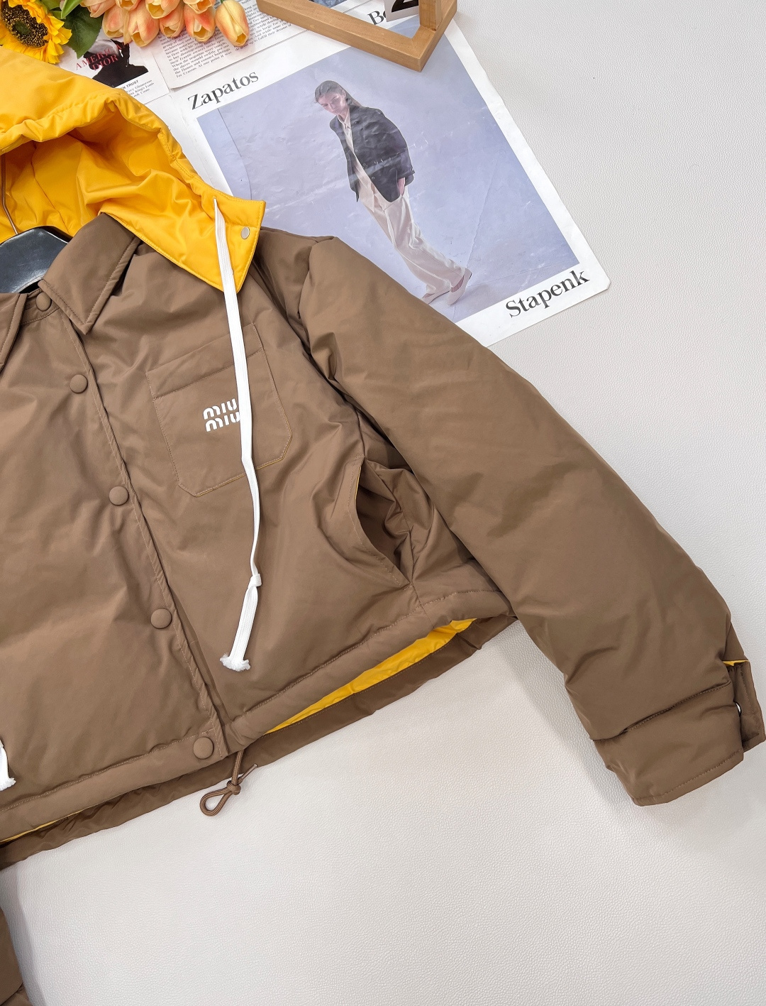 🆕Miumiu2025新款可拆卸撞色连帽羽绒外套，定制YB进口防风尼龙材质 质感光泽 防水防风 白鹅绒填