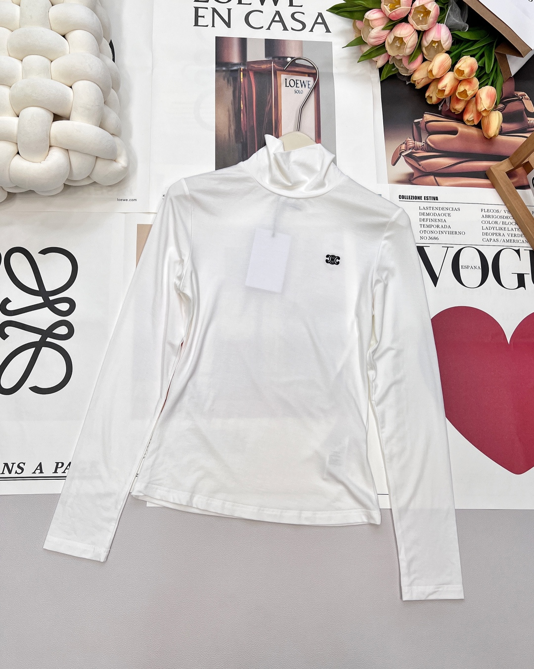 NO:484095,CELINE's latest autumn and winter Arc decorative elastic turtleneck base shirt, creamy fabric is very comfortable, does not pill or deform, very elastic, the fabric is very smooth and delicate, close and comfortable, turtleneck design is warm and practical, and can make the neck look very slender. Small LOGO design is simple and durable, classic and fashionable. A must-have versatile versatile base shirt. Complete three standards, two colors. Size sml code, celine, alexander wang19860909CELINE秋冬最新款凯旋门刺绣装饰弹力高领打底衫 ,奶油质地面料很舒服 不起球不变形 弹力很大 面料很顺滑细腻 贴身舒适 高领设计 保暖实穿还可以显得颈脖很修长 小LOGO设计简约耐看 经典时髦 必备的万能百搭打底衫 三标齐全,两色出 尺码sml 编码,,celine,alexander wang,Women's clothing