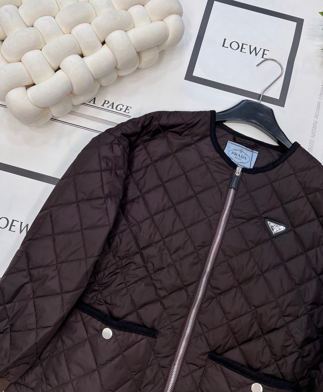 🆕PRADA菱格圆领羽绒棉服，定制YB进口防风防水尼龙材质 其工艺还原 升级材质 提升秋冬御寒功能 羽绒