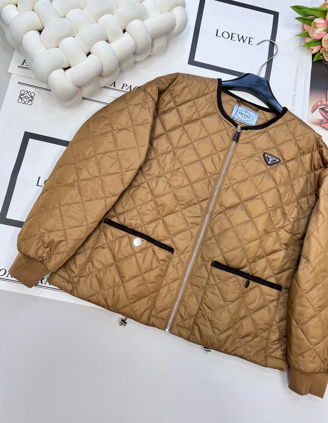 🆕PRADA菱格圆领羽绒棉服，定制YB进口防风防水尼龙材质 其工艺还原 升级材质 提升秋冬御寒功能 羽绒