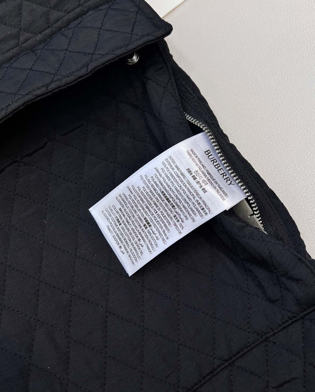 🆕BURBERRY格纹连帽菱格绗缝棉服，这种小菱格是今年新出的元素，可以最大化压低棉服的臃肿感，穿上轻便