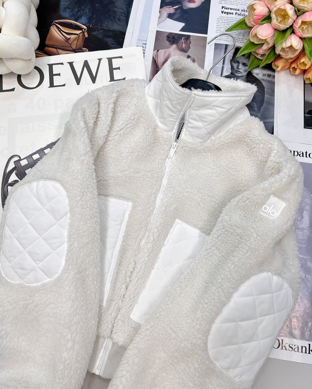 🆕alo25Fw早秋新款颗粒绒泰迪羊羔毛拼接外套来啦！独家高版出品，堪称冬日时髦精的宠儿，更是极具性价比