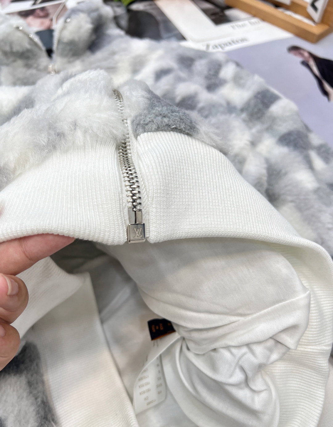 🆕 LOUIS VUITTON 滑雪系列 方块拼色泰迪熊羊羔毛外套超级好看的一件 毛茸茸的感觉真是惹人爱