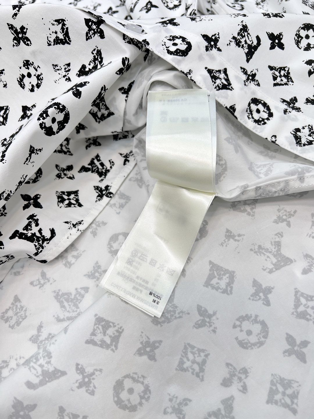 🆕Louis Vuitton新款翻领长袖印花衬衫，定制YB斜纹全棉材质 印花工艺处理 呈现不规则自然磨花