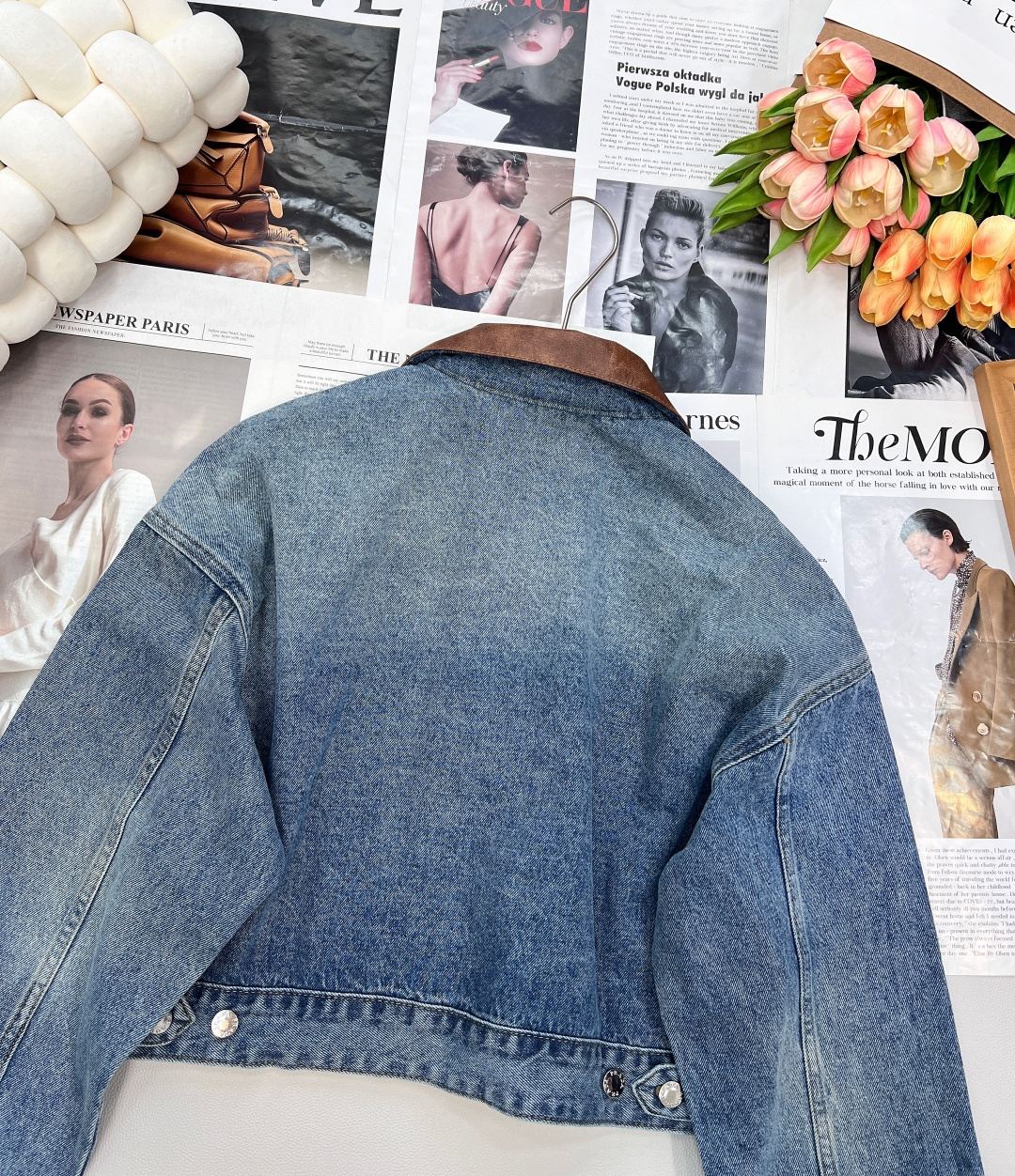 🆕PRADA早秋新款原单品质拼皮翻领口袋时髦牛仔外套▪️高智感穿搭，酵素洗水怀旧牛仔外套！定制100%小