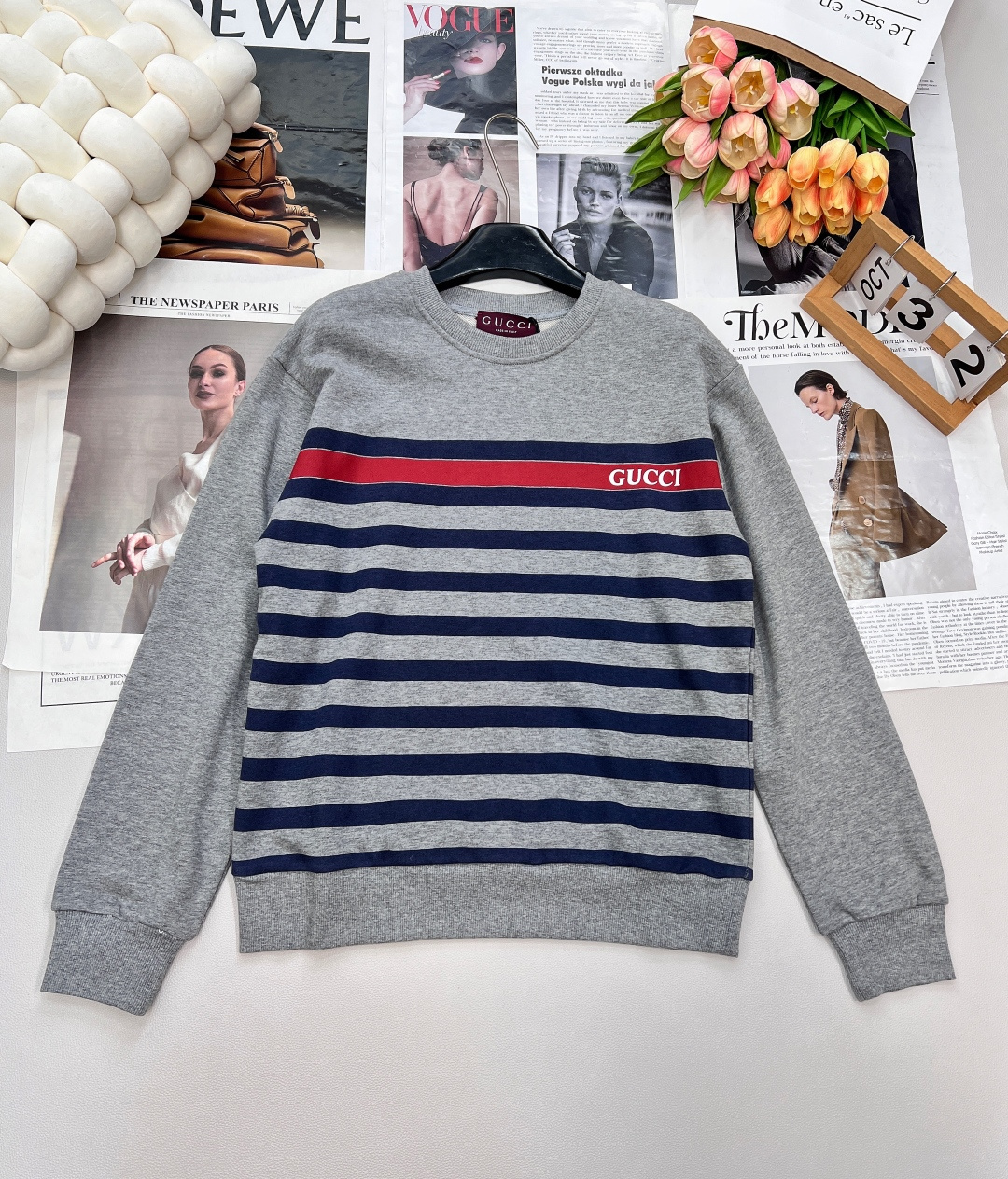NO:485997,Gucci25Fw early autumn new style, letter striped printed round neck sweatshirt丨Exclusive high-end production!  Slide-down pullover silhouette sweatshirt cut, threaded cuffs, blue and red striped shirts, torso spliced ​​to create a delicate and coordinated atmosphere, letters on the chest, brand high-end feel, the overall style is low-key and textured, casual and fashionable, suitable for daily commuting, three standards, large-scale goods, size sml code, gucci, hoodie, sweatshirts, shirts, alexander wang19860909Gucci25Fw早秋新款 字母条纹印花圆领卫衣丨独家高版出品！落肩套头廓形卫衣剪裁 袖口螺纹包边细节 躯干拼接蓝红条纹衬衫 营造出精致协调的氛围感 胸前点缀字母装饰 品牌高级感立显 整体风格低调不失质感 穿搭休闲时髦 通勤日常出行都适配,三标齐全,大货出 尺码sml 编码,,gucci,hoodie,sweatshirts,shirts,alexander wang,Women's clothing