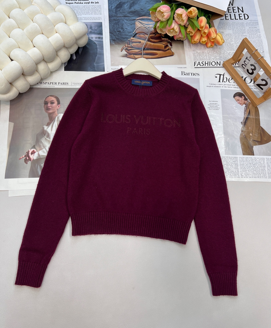 NO:490145,Louis Vuitton 2025 new embroidered letter knitted long sleeves, customized YB cashmere yarn woven, comfortable to wear, full texture, knitted long sleeve top cut, heavy-duty embroidered letter pattern on chest, rich and gorgeous layers, edged pit strip thread highlights the brand style, ready-to-wear is slightly elastic, presenting a slim visual effect, single wear is outstanding and fashionable, customized surface accessories, accurate version, complete three standards, two colors, size sml code L,,louis vuitton,alexander wang19860909Louis Vuitton2025新款刺绣字母针织长袖,定制YB羊绒纱线织造 穿搭舒适 质感十足 针织长袖上衣裁剪 胸口重工刺绣字母图案 层次丰富华丽 包边坑条螺纹 凸显品牌格调 成衣略带有弹力 呈现显瘦视觉效果 单穿内搭都出彩时髦 定制面辅料 认准版本 三标齐全,两色出 尺码sml 编码L,,louis vuitton,alexander wang,Women's clothing