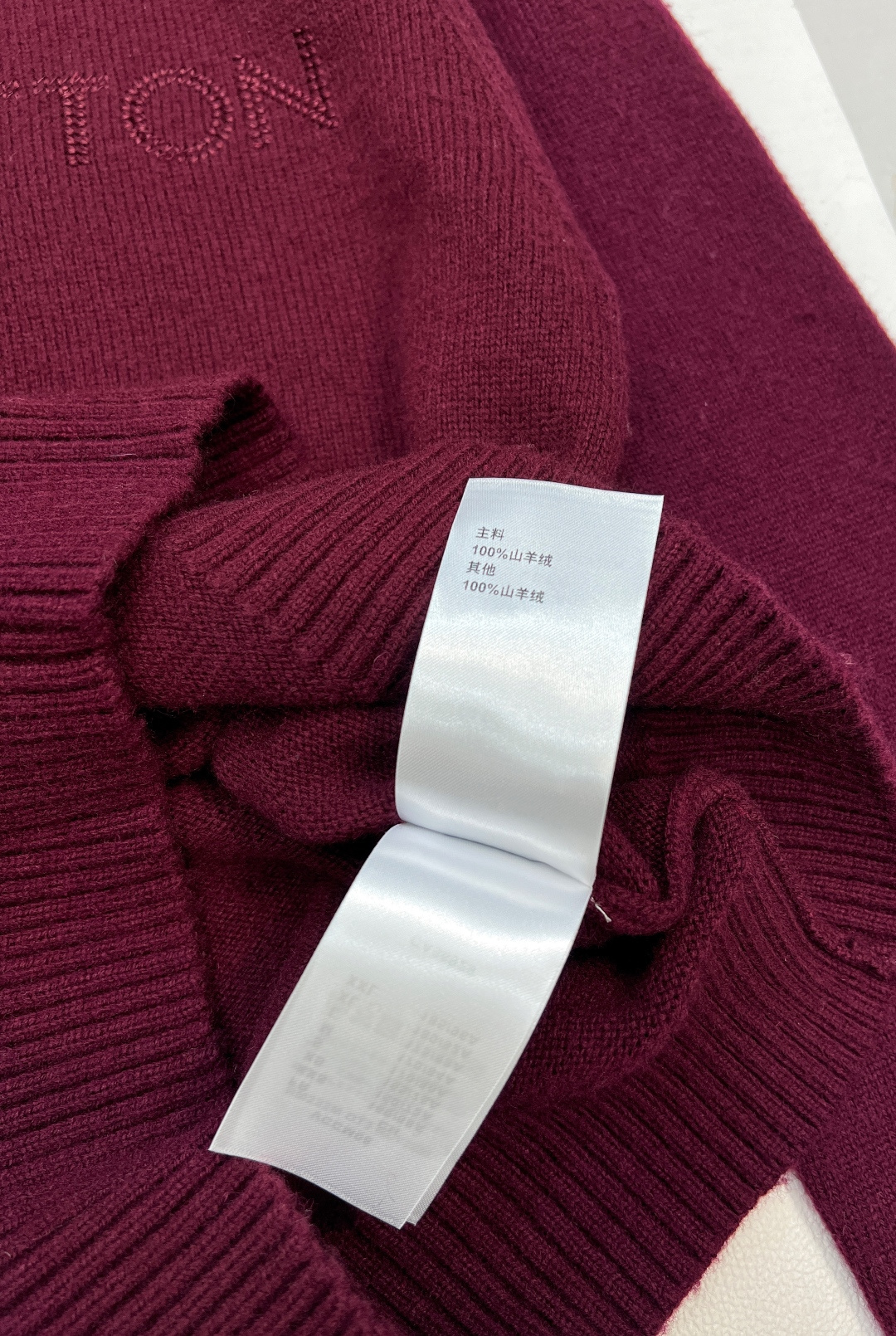 🆕Louis Vuitton♥2025新款刺绣字母针织长袖，定制YB羊绒纱线织造 穿搭舒适 质感十足 针