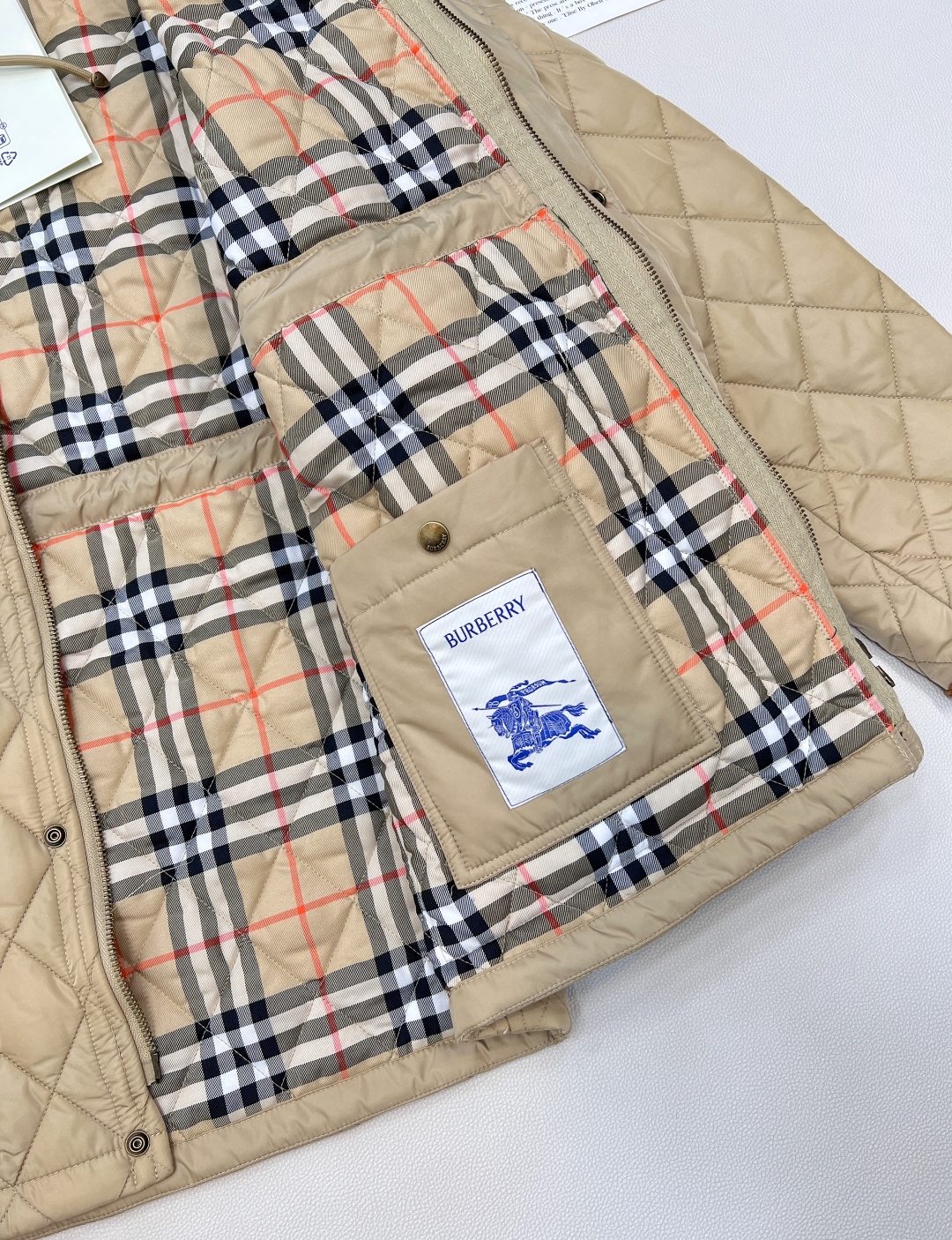 🆕Burberry2025新品上架连帽中长棉服，定制YB防风防水尼龙材质 羽绒棉填充内里 整件轻薄保暖 