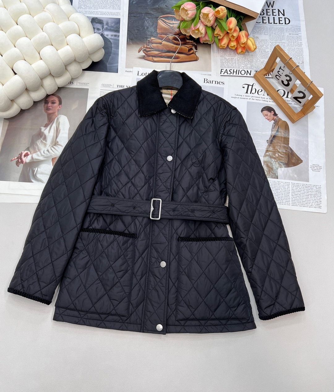 NO:487315,Burberry rhombus belt velvet lapel cotton jacket, classic quilting design instantly became the focus of the street. The exquisite rhombus pattern, each tells the brand's century-old heritage, as if wearing British elegance and romance on it. Burberry cotton obedience is not a simple warm item, it is a magic to wear 'classic' into 'everything'. BURBERRY cotton jacket has a very good texture. It can cover the hips with a length. Spring and autumn. It can be used with moderate thickness. It is no problem in winter. Camel color cotton jacket. The belt is particularly suitable for the waist and not tied with a belt. It is also very casual and recommended. The autumn and winter wardrobe is really not good without it. Locking this wave of quilting aesthetics is complete, and the two colors are out of size smlXL code, burberry, jackets & coats, alexander wang19860909Burberry菱格腰带丝绒翻领棉服外套,经典的绗缝设计,瞬间成为街头焦点那精致的菱格纹路,每一道都诉说着品牌的百年底蕴,仿佛把英伦的优雅与浪漫穿在了身上 Burberry棉服从不是简单的保暖单品 是把「经典」穿成「永远的流行」的魔法 BURBERRY棉服质感特别好一款 长度能盖住臀部 春秋 都可以用厚度适中冬季零度也没问题 驼色百搭颜色棉服 系腰带特别显腰身不系腰带也很休闲特别推荐的棉服 秋冬衣柜没它真不行,锁死这波绗缝美学三标齐全,两色出 尺码smlXL 编码,,burberry,jackets & coats,alexander wang,Women's clothing