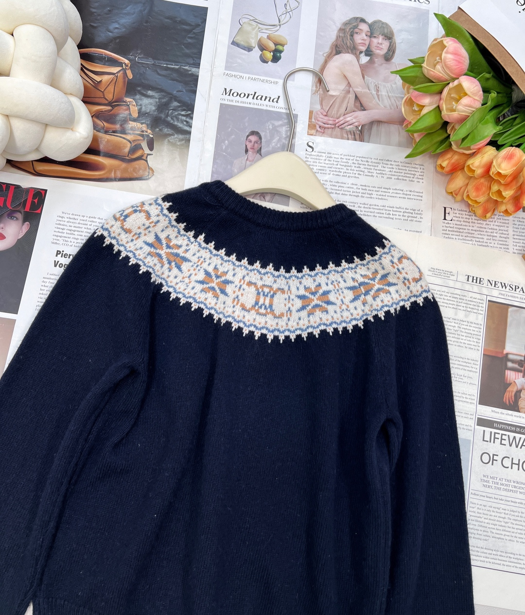 🆕Celine2025新款钩花圆领开衫毛衣，定制YB羊绒羊毛针织材质 质感高级 舒适柔软 圆领长袖针织开