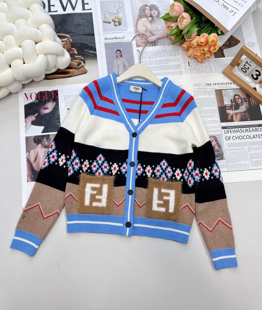 NO:490155,Fendi 25FW crochet knitted jacket...The latest model is coming!  !  This one I love is super elegant!  It is made of imported ultra-fine woven. The three-dimensional feeling of the crochet remains exactly the same as the original. The color is particularly high-end!  Letter logo buttons. The top body is unique. It looks good with jeans. Shorts. If you like it, the first order has been large. Size sml code F,,fendi, shorts, jeans, jackets & coats,alexander wang19860909Fendi 25FW钩花针织外套..最新款火爆来袭！！超爱的这款 超级有气质！采用进口超细机织作.钩花立体感都保持和原版一模一样..颜色特别特别高级！字母logo扣子.上身一绝 搭配牛仔裤 短裤都好看 喜欢的来 首单大货已 尺码sml 编码F,,fendi,shorts,jeans,jackets & coats,alexander wang,Women's clothing