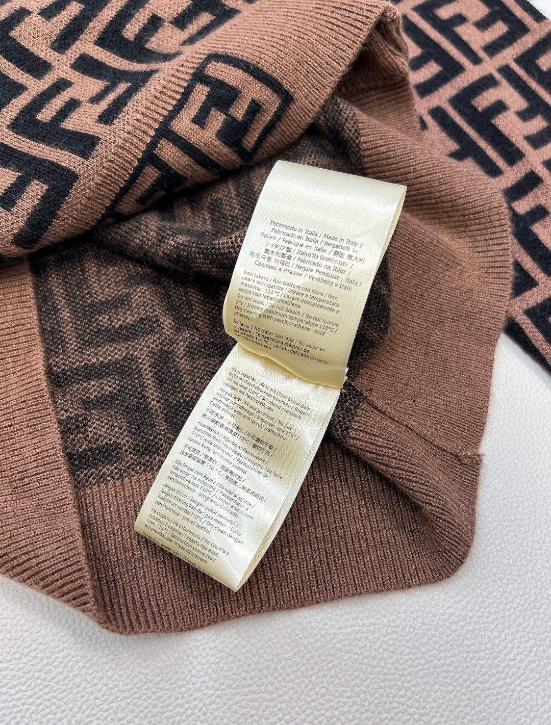 🆕Fendi 25FW🍩双F针织外套..🐿🐿最新款火爆来袭！！超爱的这款 超级有气质！采用进口超细机织作