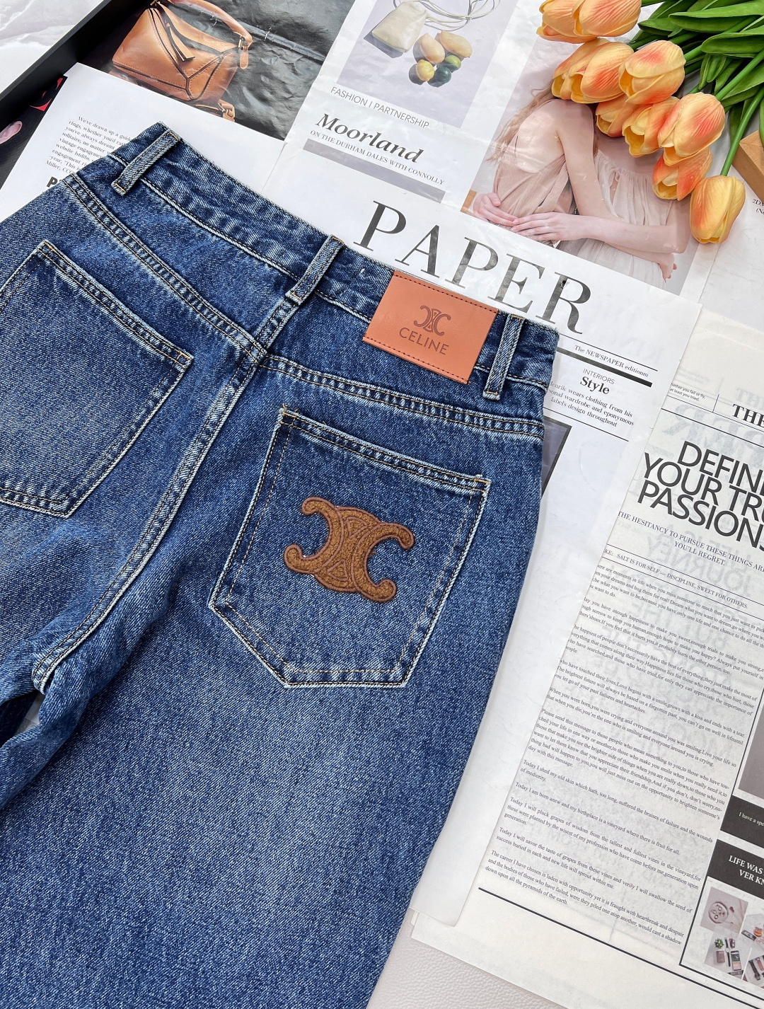 🆕CELINE赛林立体刺绣logo牛仔长裤，秋冬最新系列!立体刺绣直筒牛仔裤!酵素洗水牛仔颜色十分高级，