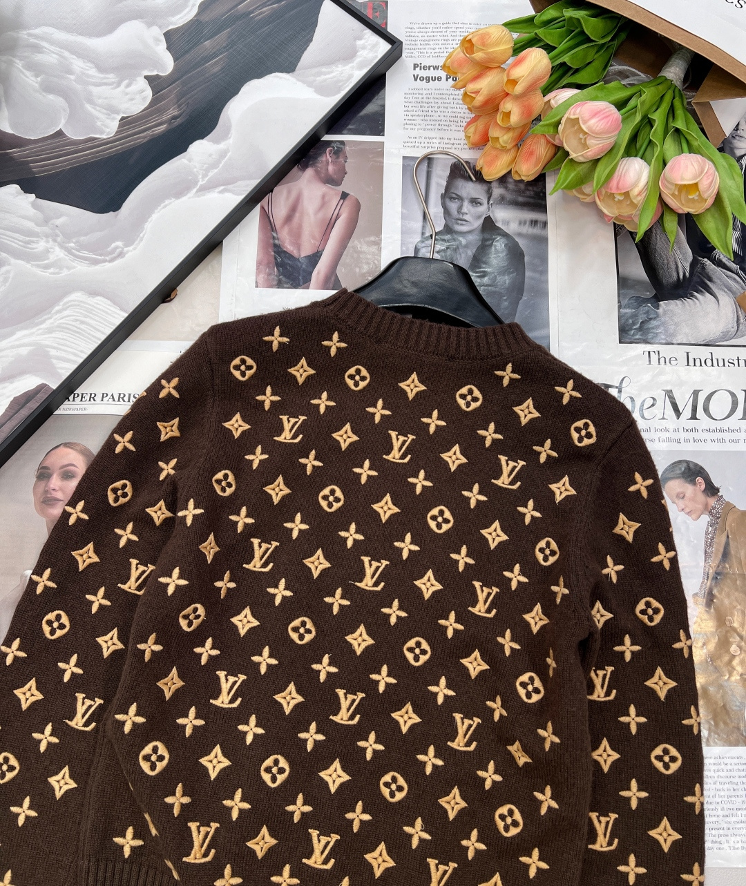 🆕Louis Vuitton2025新款圆领刺绣针织套头毛衣定制YB羊绒纱线织造 质感细腻 穿搭舒适 圆