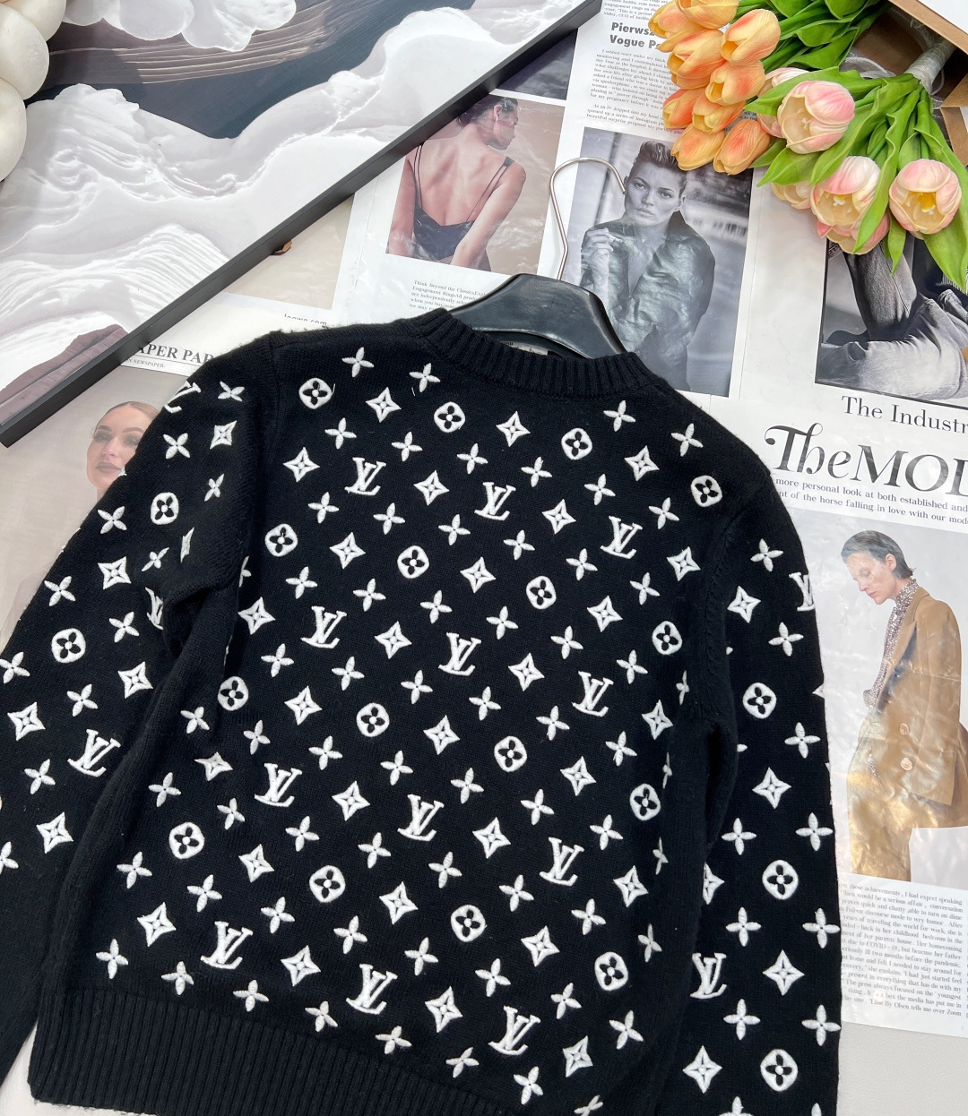 🆕Louis Vuitton2025新款圆领刺绣针织套头毛衣定制YB羊绒纱线织造 质感细腻 穿搭舒适 圆