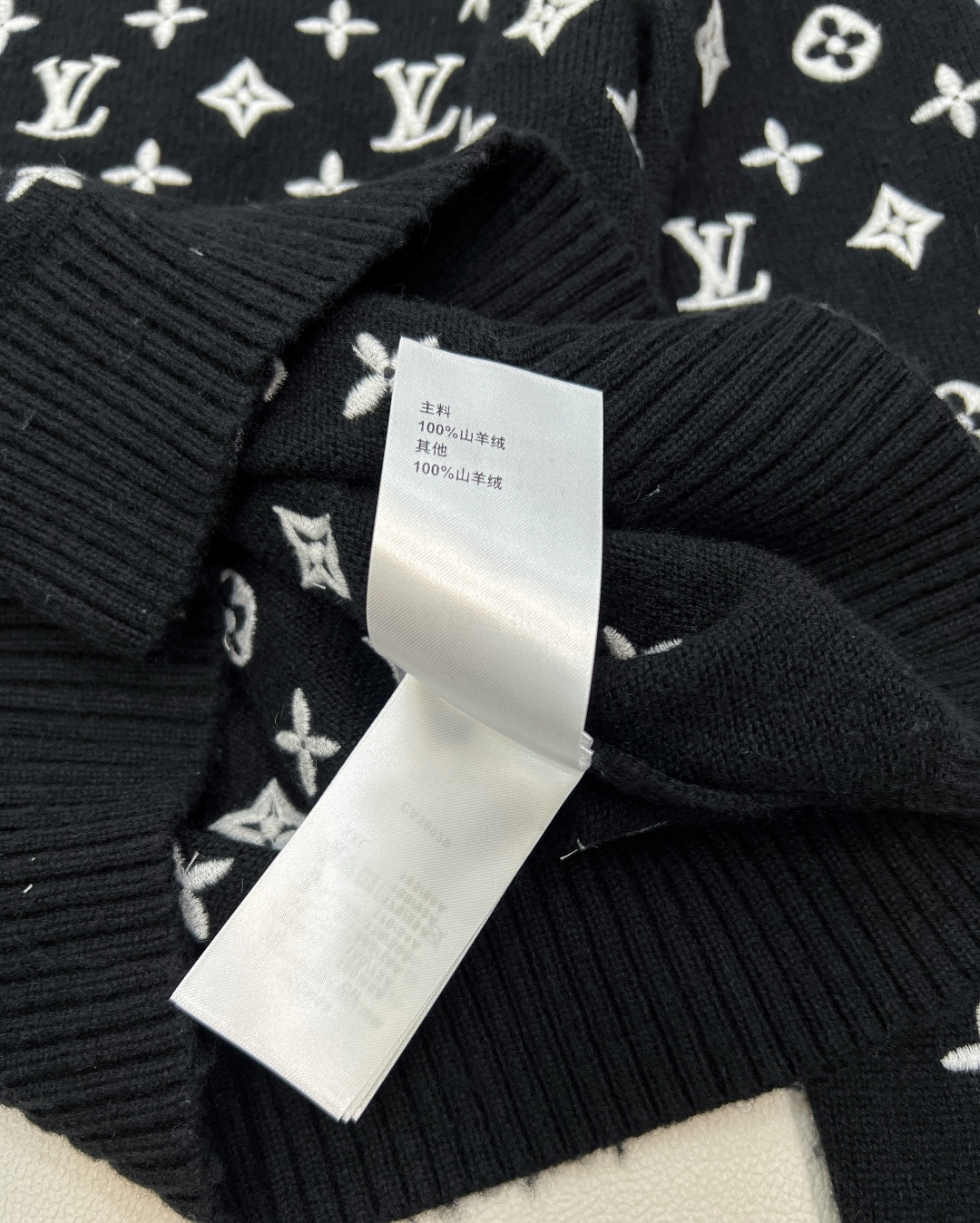 🆕Louis Vuitton2025新款圆领刺绣针织套头毛衣定制YB羊绒纱线织造 质感细腻 穿搭舒适 圆