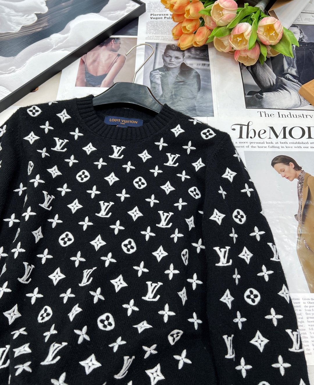 🆕Louis Vuitton2025新款圆领刺绣针织套头毛衣定制YB羊绒纱线织造 质感细腻 穿搭舒适 圆