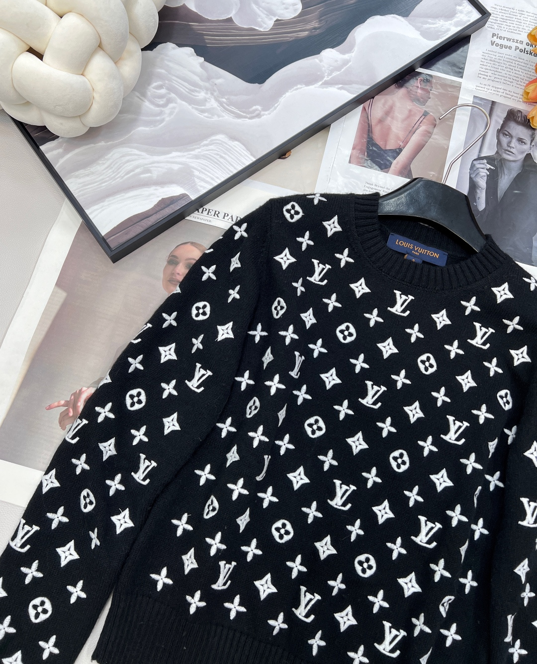 🆕Louis Vuitton2025新款圆领刺绣针织套头毛衣定制YB羊绒纱线织造 质感细腻 穿搭舒适 圆