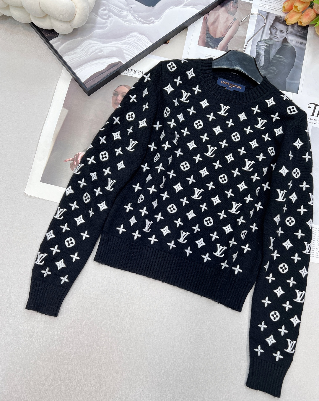 🆕Louis Vuitton2025新款圆领刺绣针织套头毛衣定制YB羊绒纱线织造 质感细腻 穿搭舒适 圆