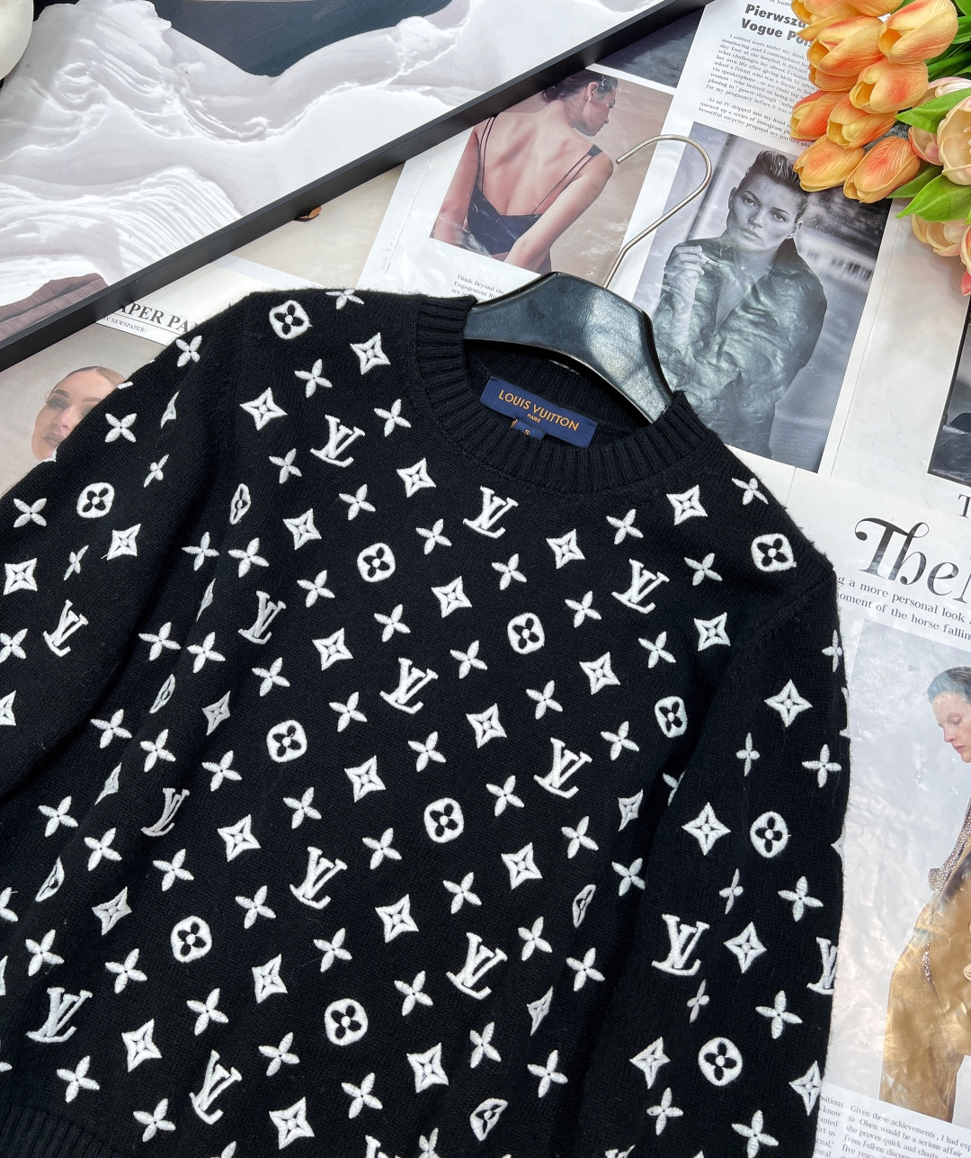 🆕Louis Vuitton2025新款圆领刺绣针织套头毛衣定制YB羊绒纱线织造 质感细腻 穿搭舒适 圆