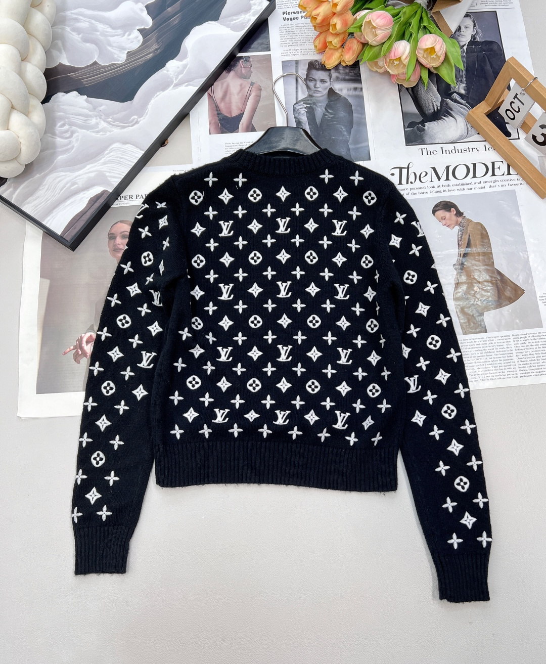 🆕Louis Vuitton2025新款圆领刺绣针织套头毛衣定制YB羊绒纱线织造 质感细腻 穿搭舒适 圆