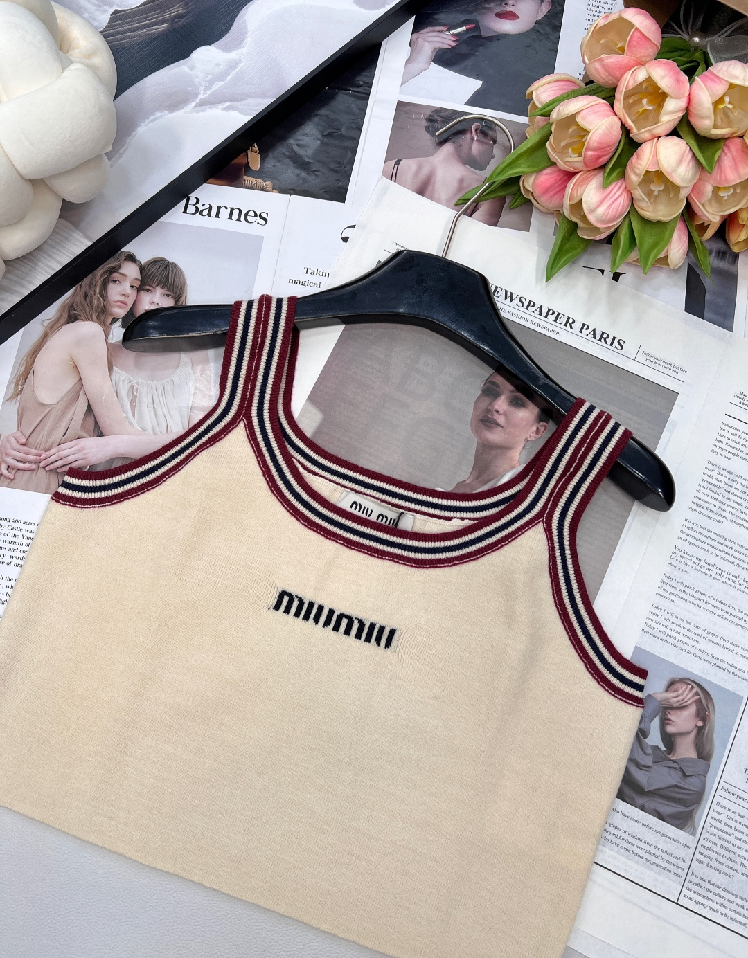 miumiu徽标式logo针织背心上衣，别看小小的一件背心，做工面料一点都不差，做工走线细腻，面料绵糯柔