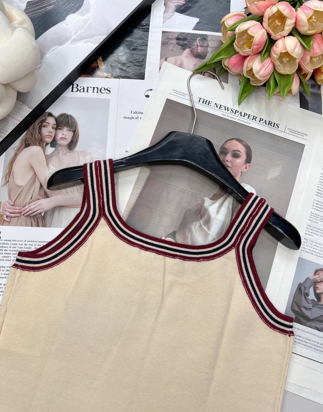 miumiu徽标式logo针织背心上衣，别看小小的一件背心，做工面料一点都不差，做工走线细腻，面料绵糯柔