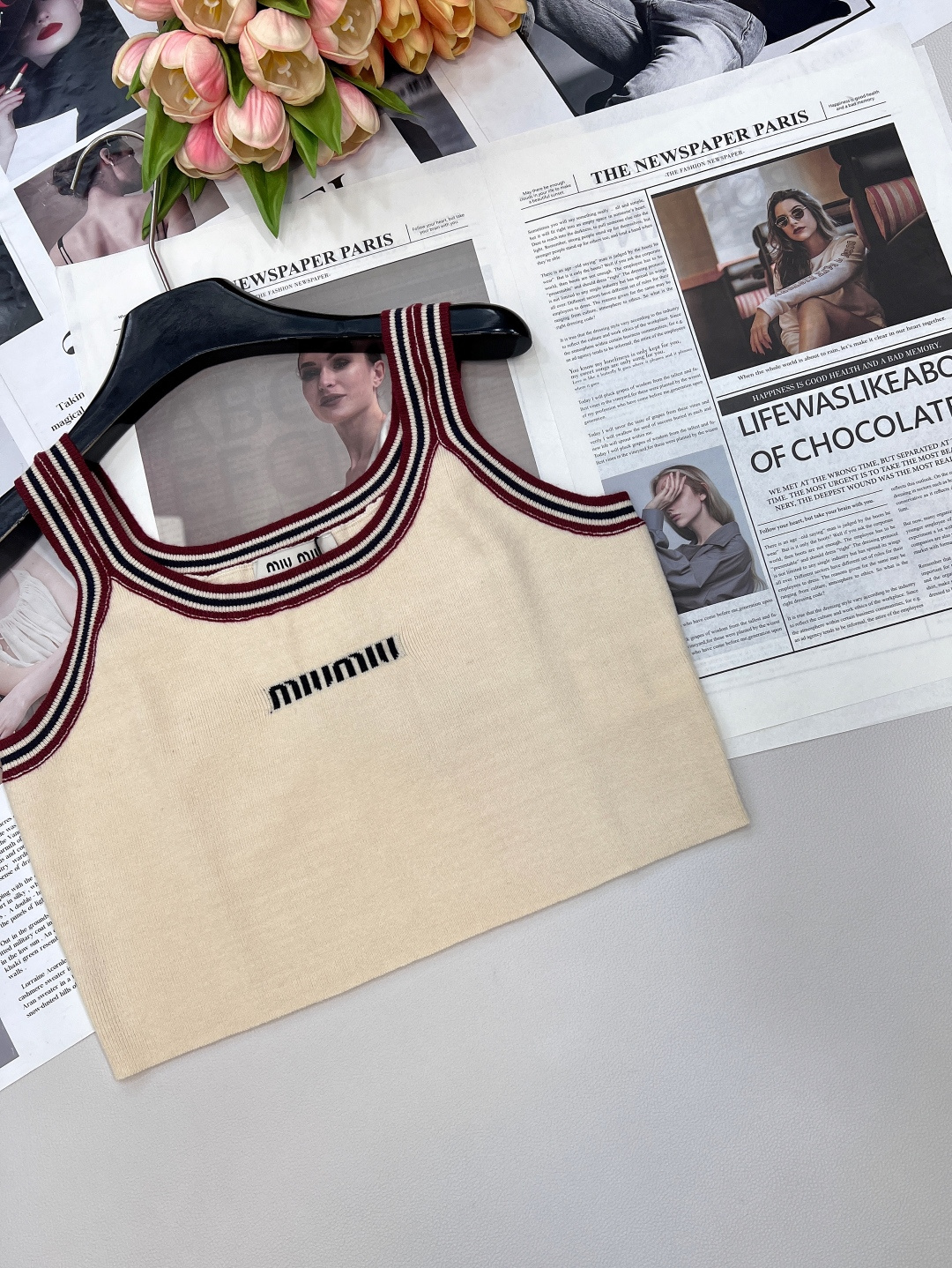 miumiu徽标式logo针织背心上衣，别看小小的一件背心，做工面料一点都不差，做工走线细腻，面料绵糯柔