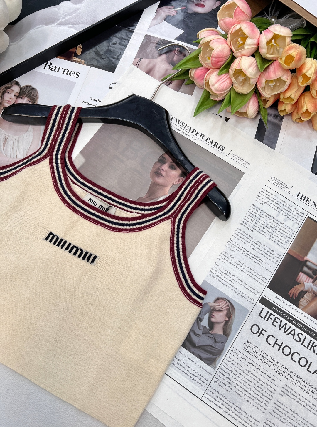 miumiu徽标式logo针织背心上衣，别看小小的一件背心，做工面料一点都不差，做工走线细腻，面料绵糯柔