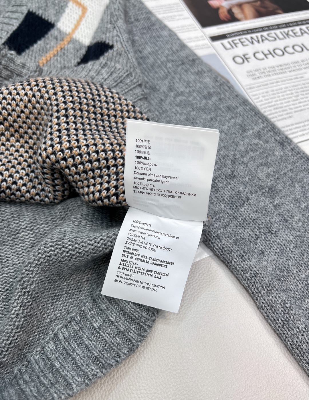 🆕Prada2025新款菱格针织V领开衫，定制YB羊毛纱线织造 质感细腻 柔软舒适 V领针织开衫剪裁 领