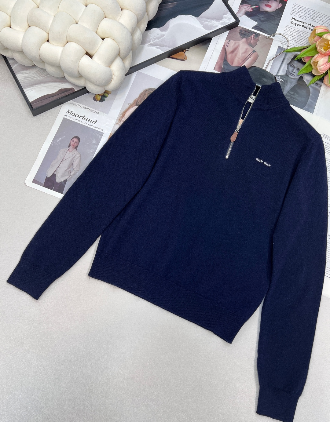 🆕Miumiu25Fw秋冬新款徽标半拉链羊毛针织毛衣丨⚠独家yb开发！高版出品！采用💯%山羊毛面料，手肘