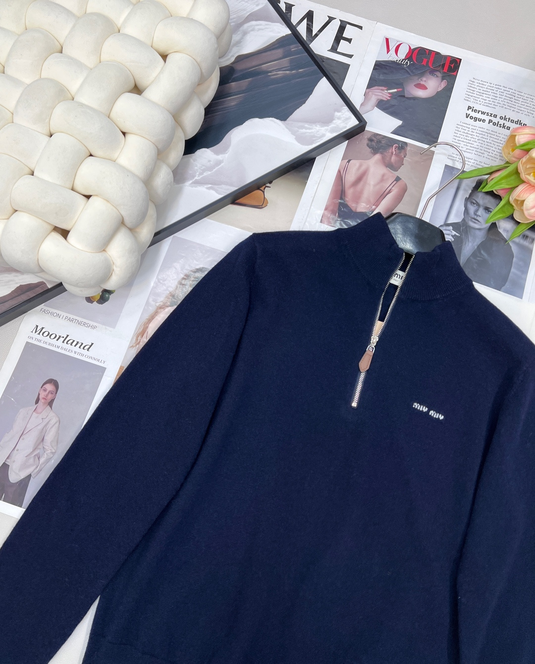 🆕Miumiu25Fw秋冬新款徽标半拉链羊毛针织毛衣丨⚠独家yb开发！高版出品！采用💯%山羊毛面料，手肘