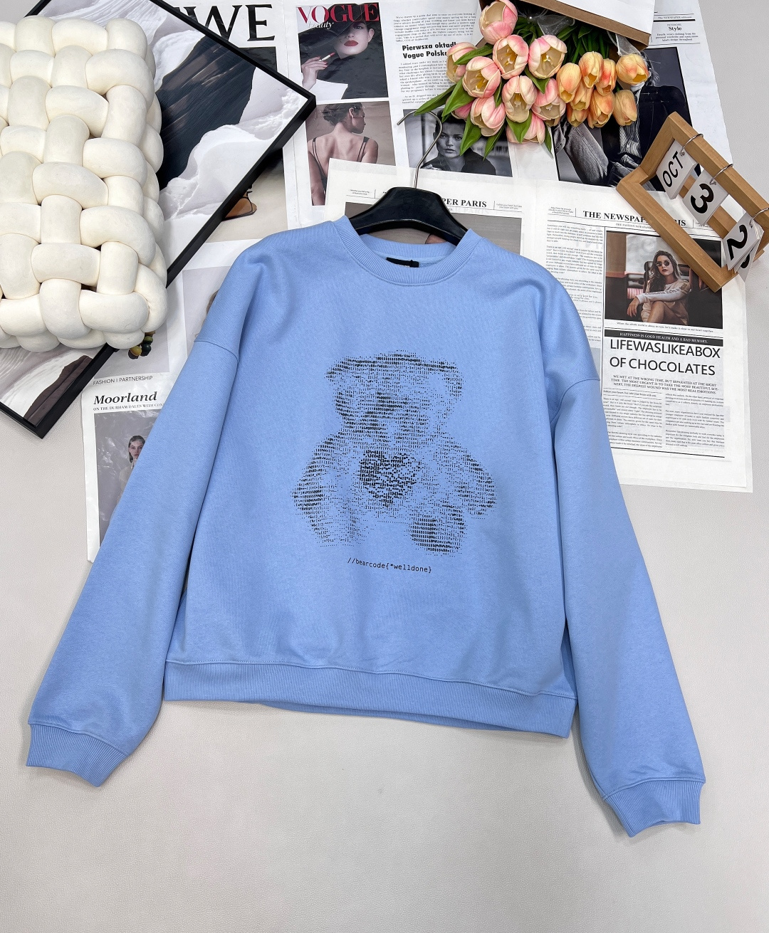 NO:493789,We11done 2025FW Little Bear Sweatshirt omg The fashionable out-of-stock king is here. The trendy raglan sleeve design is lazy and casual. It is simply too fashionable. The classic symmetrical bear in front and back. Not only does it use the top digital environmentally friendly direct-shot printing on the printing and dyeing, but it also incorporates three-dimensional texture craftsmanship in the details. Completely customized for counter one-to-one high-end, age-reducing, and the temperament is out of the circle. It uses fixed woven and fixed dyeing 340 grams double yarn pure cotton wool cotton material. It is soft and breathable. It is really too friendly to slightly fat people. The meat covers you tightly. This big hit version must not be missed in this autumn. Size sml code W, hoodie, sweatshirts, alexander wang19860909We11done 2025FW小熊卫衣 omg 贼啦洋气的断货王来啦潮流的插肩袖设计 慵懒随意 简直太有时尚感啦 前后W家经典的对称小熊 不仅在印染上采用顶端数码环保直喷印花 更是在细节上融入立体质感的工艺 完全专柜一比一订制 高端 减龄 随意穿都气质出圈采用定织定染340克重双纱纯棉毛圈棉料 柔软又透气 宽宽松松的版型 对微胖的人真的是太友好啦 肉肉给你遮的死死的这个秋季绝对不能错过的大爆款 尺码sml 编码W,,hoodie,sweatshirts,alexander wang,Women's clothing