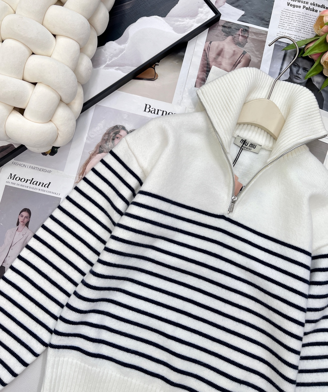 🆕Miumiu25Fw早秋新款学院风氛围感条纹毛衣丨⚠独家yb开发！高版出品！半拉链设计廓形设计很韩系风