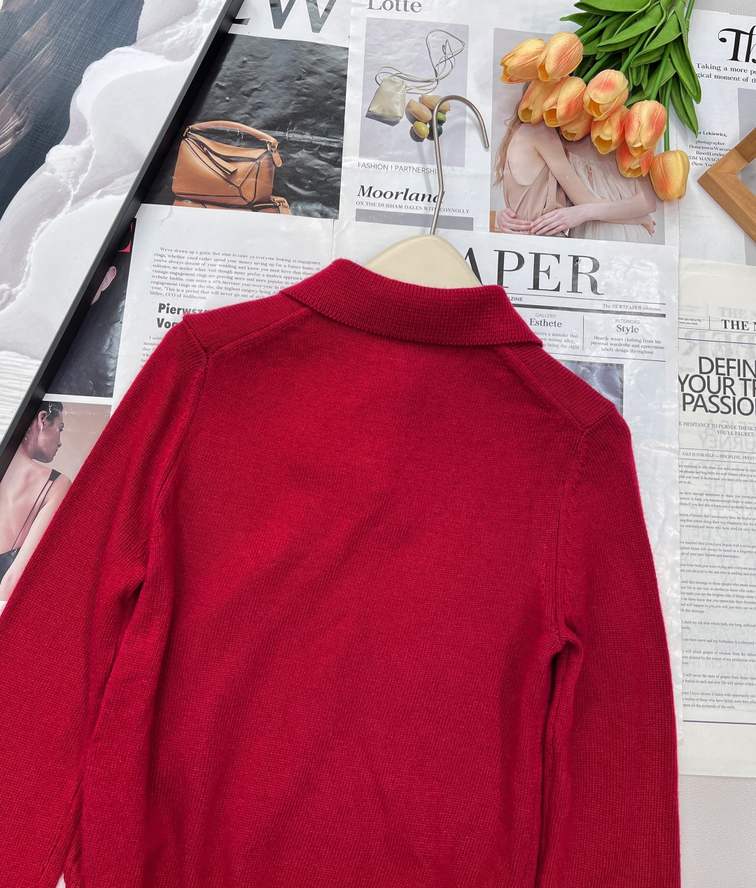 🆕Miumiu25FW秋冬新款酒红色长袖羊毛Polo针织毛衣丨高版出品！将复古与甜酷巧妙融合。柔糯羊毛自