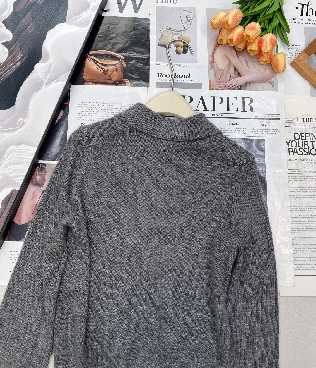 🆕Miumiu25FW秋冬新款酒红色长袖羊毛Polo针织毛衣丨高版出品！将复古与甜酷巧妙融合。柔糯羊毛自