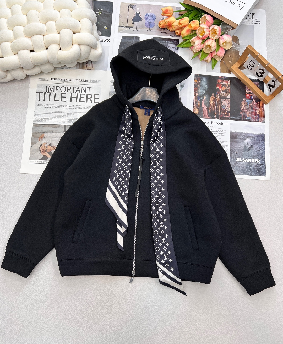 NO:493864,Louis Vuitton 2025SS new hooded scarf jacket skirt set is shipped. Customized YB native cotton material, soft and skin-friendly, not easy to deform and pill after washing for a long time, full texture. Hooded zipper jacket short skirt set, fashionable and casual, the collar perforated is decorated with four-leaf clover elements and letter logo scarf scarf, the brand style is instantly improved, the loose style adds vitality, matched with the same drawstring elastic straight skirt, the crotch scarf embellishes the upper and lower, the overall coordination and unity, the symmetrical pockets increase the styling, the complete set is simple and high-end, the autumn and winter suit is indispensable, the daily casual outfit guide, loose and fashionable, the three standards are complete, large goods are shipped, single out!  Size sml, louis vuitton, skirts, jackets & coats, hats, alexander wang19860909Louis Vuitton2025SS新款连帽丝巾外套半裙套装出货.定制YB原生全棉材质 柔软亲肤 久洗不易变形起球 质感十足 连帽拉链外套短裙套装 时髦休闲 领前穿孔饰以四叶草元素和字母徽标丝巾装饰 品牌格调瞬间提升 宽松版型增添活力气息 搭配同款抽绳松紧直筒半裙 胯部丝巾点缀上下呼应 整体协调统一 对称口袋增加造型感 成套搭配简约高级 秋冬套装必不可少 日常休闲穿搭指南 松弛时髦 ,三标齐全,大货出,单出！ 尺码sml,,louis vuitton,skirts,jackets & coats,hats,alexander wang,Women's clothing