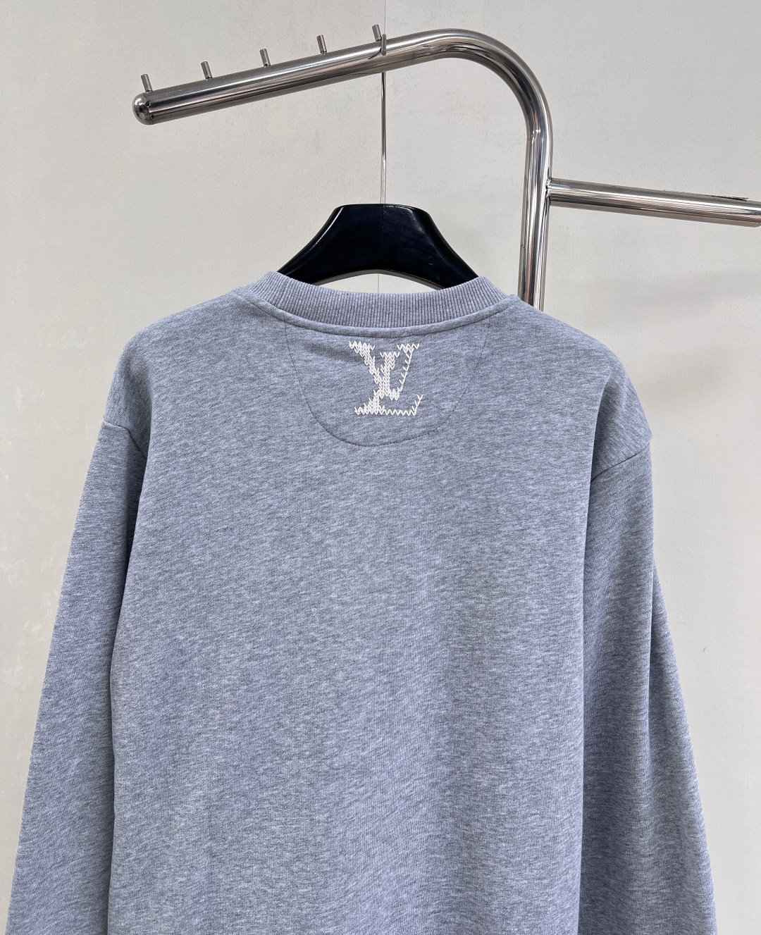 🆕Louis Vuitton25Fw秋冬新款字母刺绣圆领卫衣丨⚠独家高版出品！浅灰主色调，简约又显质感。