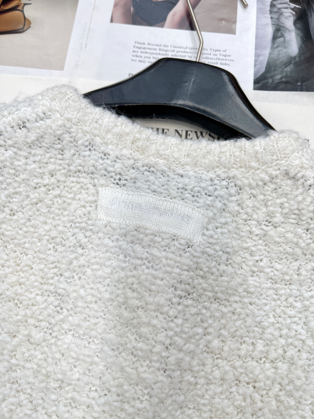 🆕Acne早秋新款蝴蝶结开衫，特种羊毛纱，棉花般感觉～针种:3针，3针织机比较贵，然后机器少，粗针的汕头