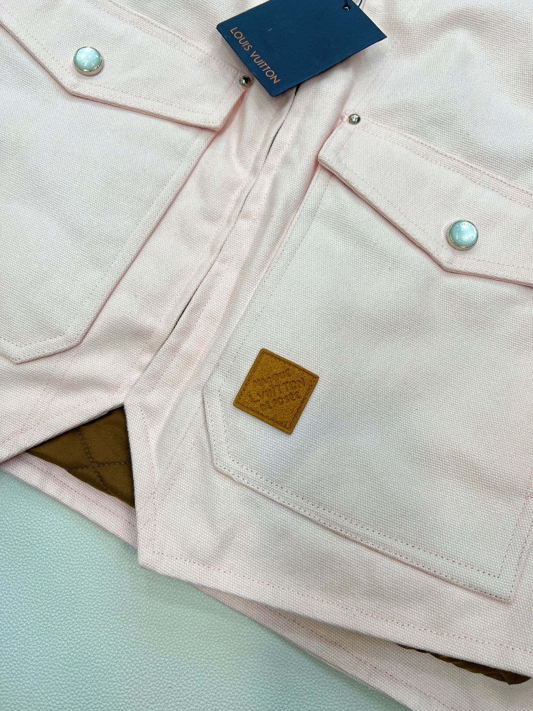 🆕LOUIS VUITTON2025新款牛仔拼棉服马甲，定制YB斜纹牛仔➕羽绒棉材质 质感高级 穿搭有型
