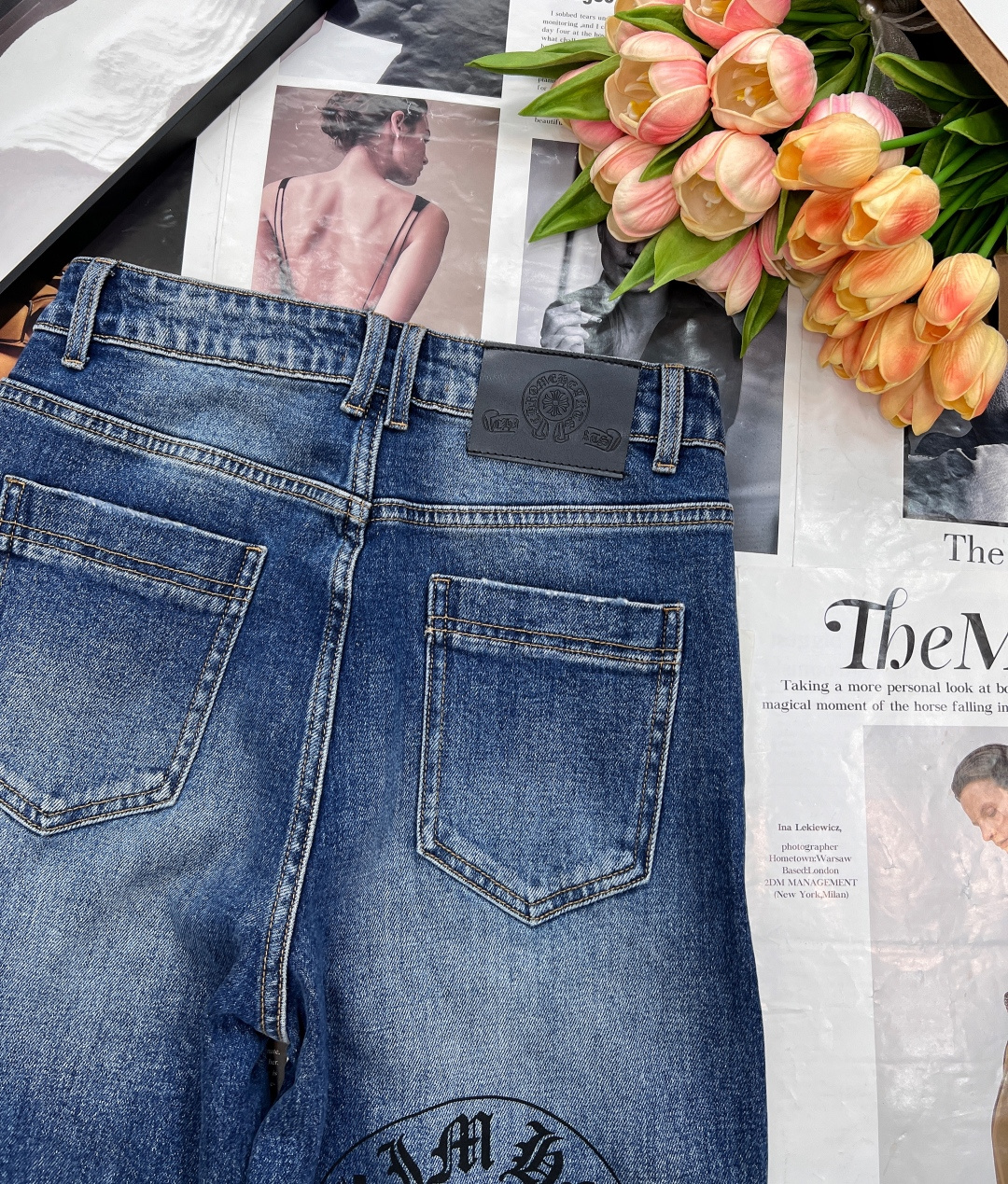 🆕Chrome hearts新款克罗心十字架皮标涂鸦直筒牛仔裤，采用100%纯棉的提花面料，上身柔软，面