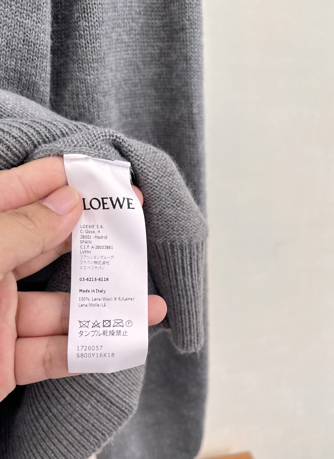 🆕 LOEWE 胸前大logo字母刺绣针织衫上衣减龄又时尚🤩高级百搭不挑人，穿出街简直太好看了〰随意又不
