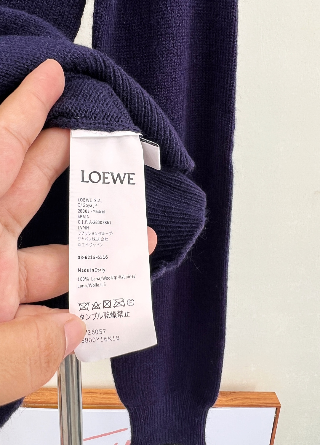 🆕 LOEWE 胸前大logo字母刺绣针织衫上衣减龄又时尚🤩高级百搭不挑人，穿出街简直太好看了〰随意又不