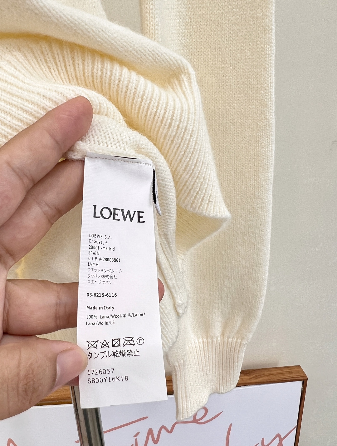 🆕 LOEWE 胸前大logo字母刺绣针织衫上衣减龄又时尚🤩高级百搭不挑人，穿出街简直太好看了〰随意又不