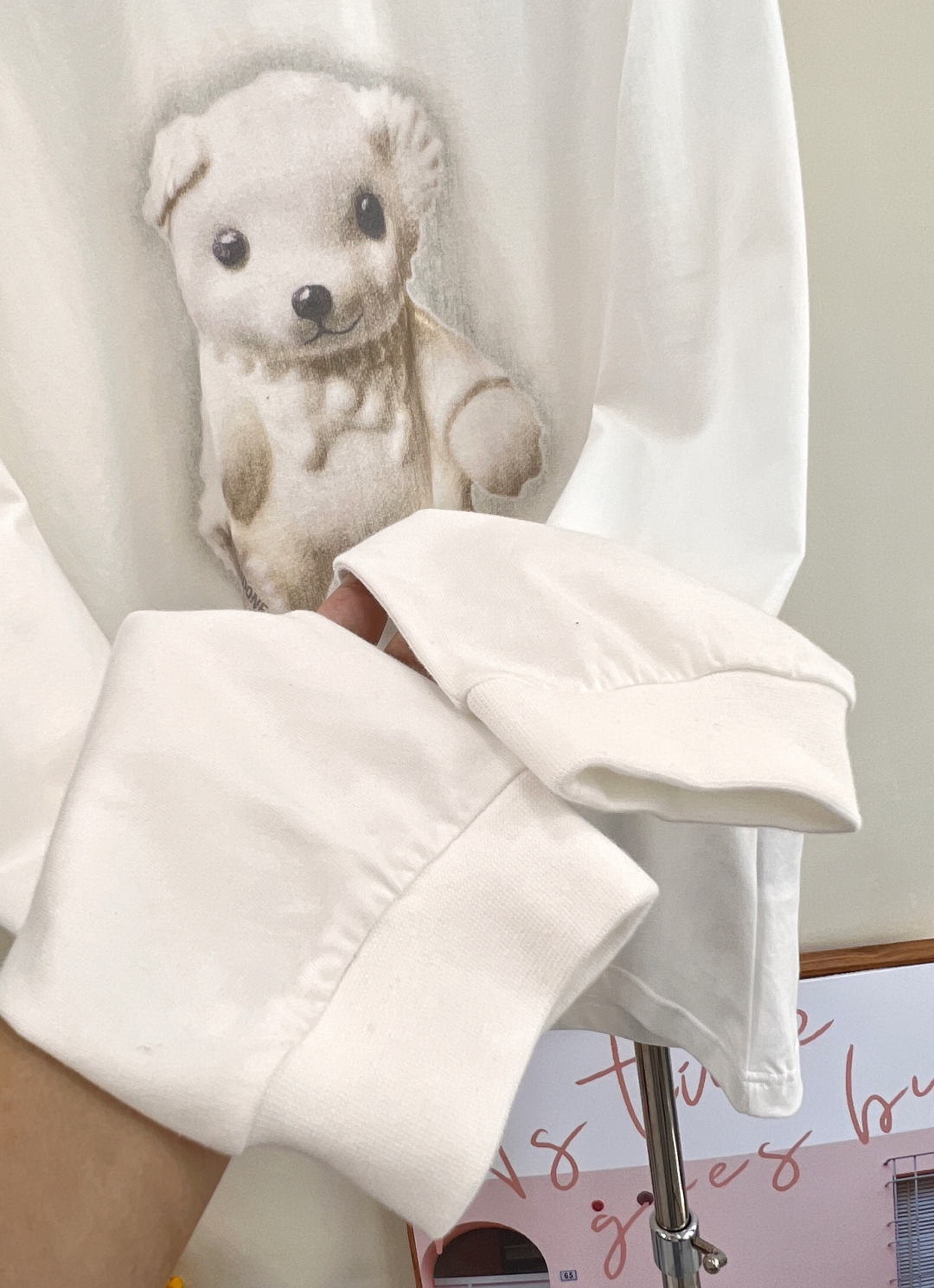 🆕We11白色泰迪熊长袖，超可爱的白色泰迪熊🧸印花有做旧晕染效果，宽松版型 略微oversize感觉，袖