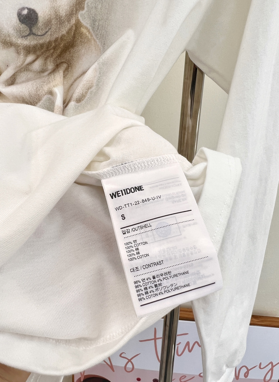 🆕We11白色泰迪熊长袖，超可爱的白色泰迪熊🧸印花有做旧晕染效果，宽松版型 略微oversize感觉，袖